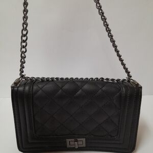 Black  Crossbody Purse Size: 7 Unknown